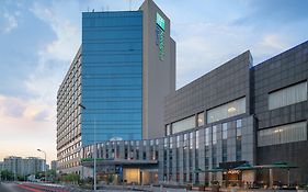 Holiday Inn Express Shanghai Jinqiao Central By Ihg